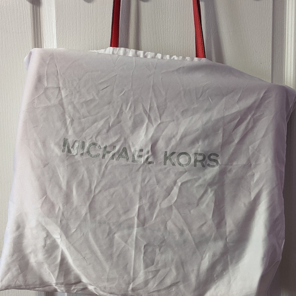 Michael Kors Jet Set Tote - Picture 4 of 4
